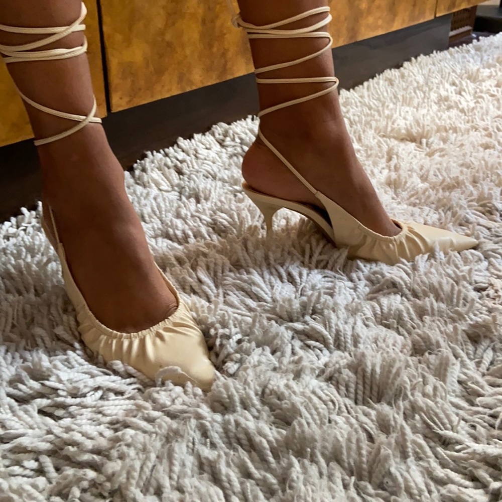 Zara créme tie up sandals size 41- US 10